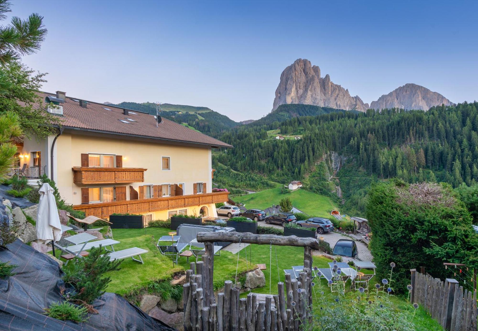 Hotel Ciamp Santa Cristina Val Gardena Esterno foto