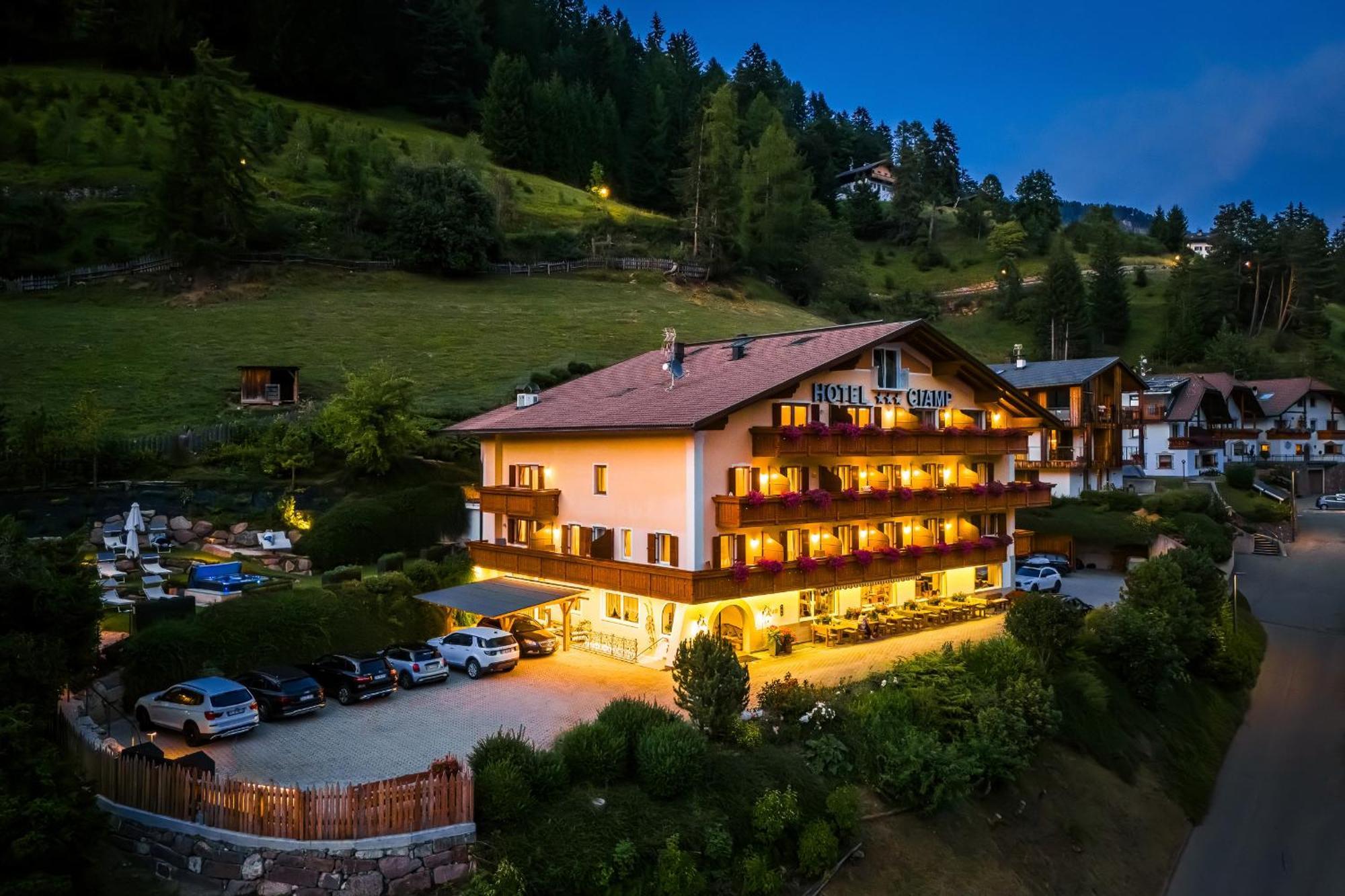 Hotel Ciamp Santa Cristina Val Gardena Esterno foto
